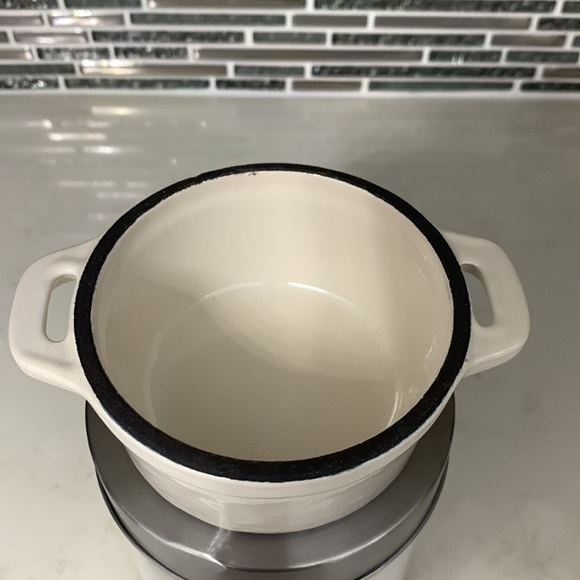 New! Mini Enameled Cast Iron Pot - Picture 2 of 10